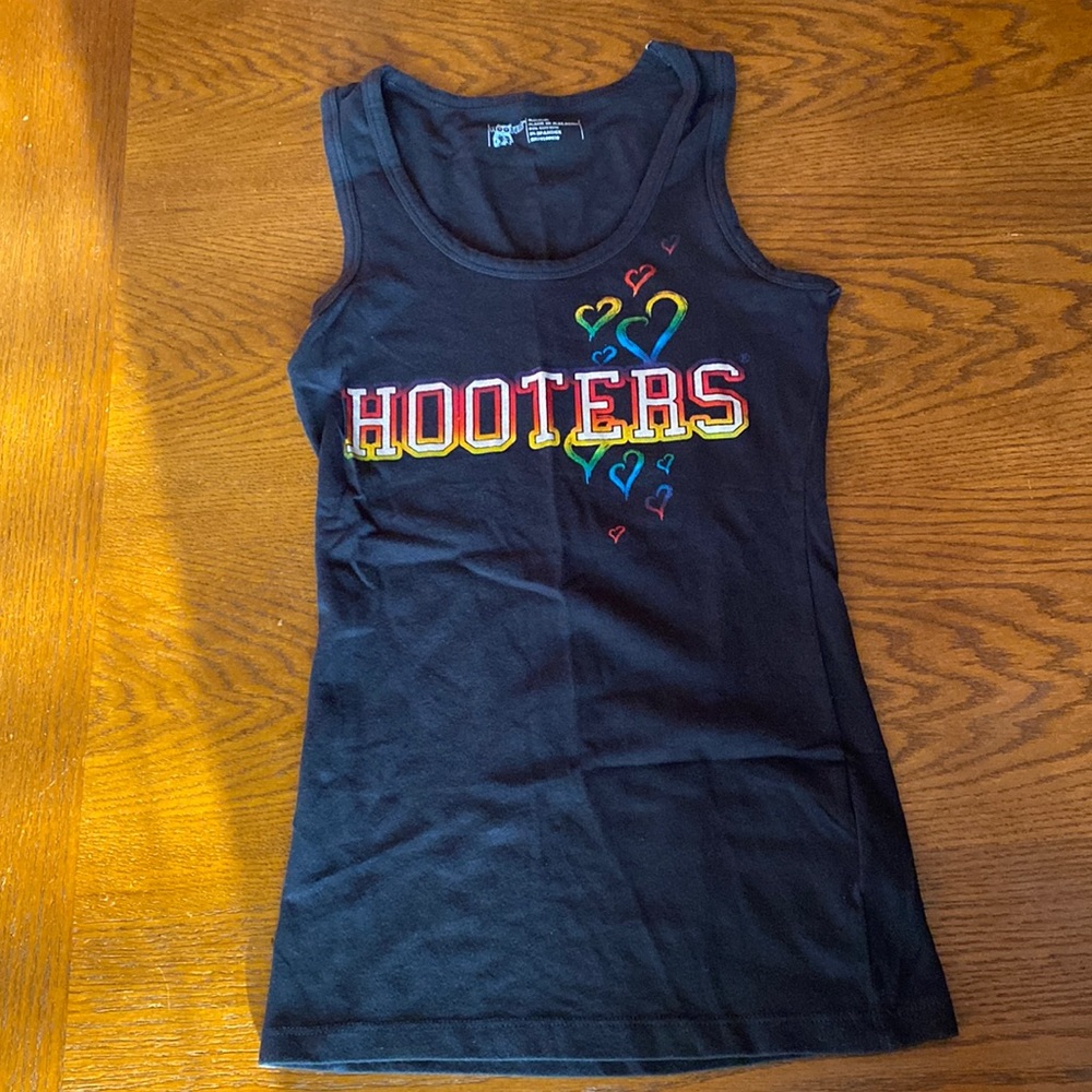Hooters tank top